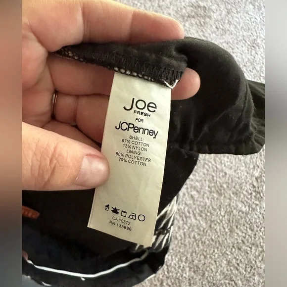 Woman’s Joe Fresh Brocade Cream and Black Shorts Size 8 New Used Condition - Picture 9 of 9